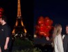 Berfu ve Eser Yenenler çiftine Paris'te büyük şok!
