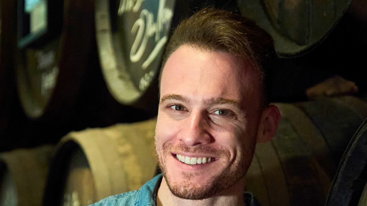 Nuri Bilge Ceylan’ın Pınar Deniz başrollü yeni filmi 'Yorgun Güneş'in kadrosuna Kerem Bürsin dahil oldu.