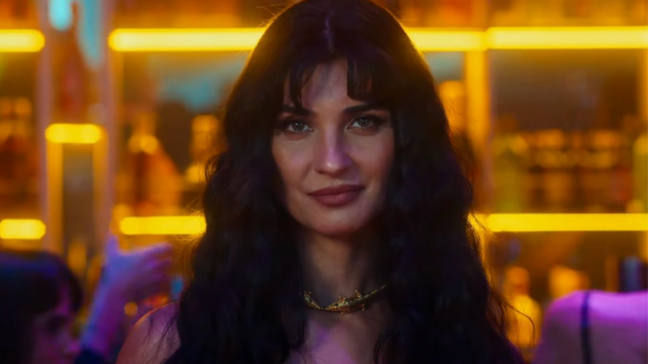 Tuba Büyüküstün'lü 