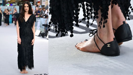 Margaret Qualley'in tabansız Chanel ayakkabıları