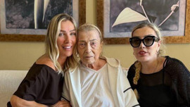 Seda Sayan, annesi ve ablasını paylaştı