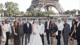 Itır Esen'den Eyfel'de aile pozu