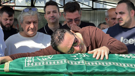 Şarkıcı Atilla Taş'ın kızı gözyaşları arasında toprağa verildi