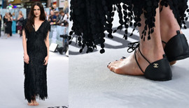 Margaret Qualley'in tabansız Chanel ayakkabıları