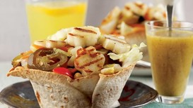 Izgara keçi peynirli salata