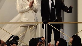 Lagerfeld yine şaşırttı!
