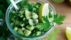 Hafif ekşili yeşil salata