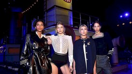 Tommy Hilfiger'dan gemide defile