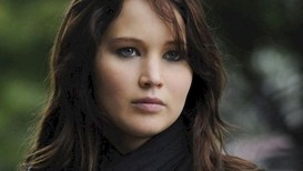 Jennifer Lawrence Oscar töreninde dikkat çekmek için mi düştü?