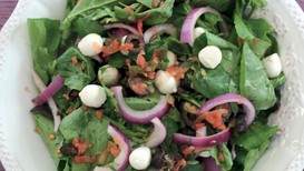 Mozarella peynirli bebek roka salatası