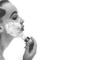 Herkes için ‘sinekkaydı’: Kadınlar nasıl yüz tıraşı olur?