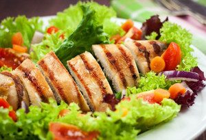 Tavuk kaç kalori? Tavuk kilo aldırır mı? Diyette tavuk yenir mi?