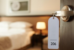 Otel odalarında kullanmamanız gereken 6 şey