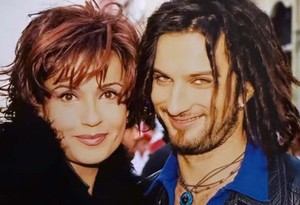 Ayşegül Aldinç' ten Tarkan ile nostaljik paylaşım
