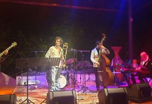 Ozan Musluoğlu'dan Akra Jazz Band ile muhteşem performans