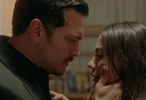 'Eşref Rüya' aşkın kollarında