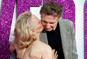 Pamela Anderson ve Liam Neeson'un arasında neler oluyor?