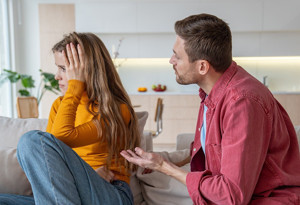 İlişkinizde duygusal olarak manipüle edildiğinizin 7 işareti