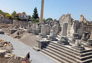 Dünyanın ilk kehanet merkezi Apollon Tapınağı, ziyarete açıldı