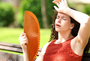 Sıcak havalarda nasıl giyinmeli? Terlemeyi azaltmanın 4 yolu