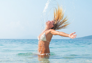 Tatil dönüşü yıpranan saçlarınızı neme boğan bakım maskeleri