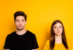 Utangaç mı ilgisiz mi? Utangaç bir erkeği anlamanın 24 yolu