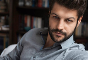 Serhat Teoman, "Faroz" karakteriyle "Veliaht" dizisinde