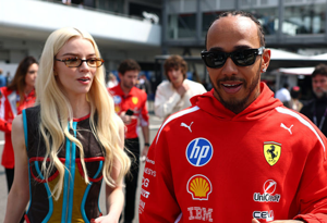 Formula 1 pistinde Anya Taylor-Joy ve Lewis Hamilton yan yana