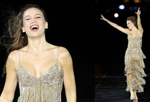 Serenay Sarıkaya'nın Paris Moda Haftası'ndaki elbisesi