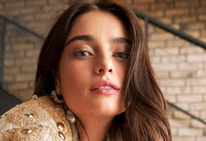 Derginin bu ay kapağında Ayça Ayşin Turan var.