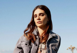 Derginin kapağında bu ay Meriç Aral var!