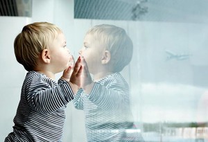 Bebekle ve çocukla uçak yolculuğunun püf noktaları