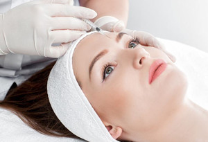 Genç görünmek için: Dolgu uygulaması