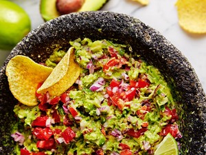 Meksika mutfağından Guacamole sos tarifi nasıl yapılır?