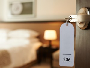 Otel odalarında kullanmamanız gereken 6 şey