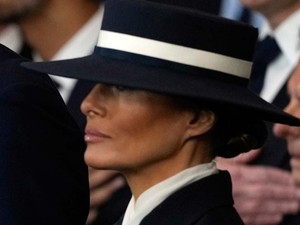 Melania Trump'ın yemin törenindeki şapkasının sırrı ne?