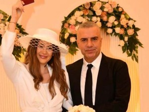 Sürpriz nikah! Berdan Mardini kendisinden yaşça küçük sevgilisiyl