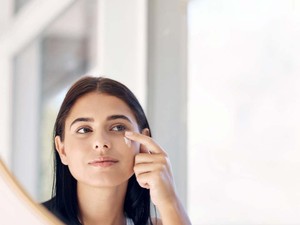 Güneş kreminden önce nemlendirici sürülür mü?