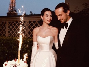 Birinci yıldönümünü yeni fotoğraflarla kutladı