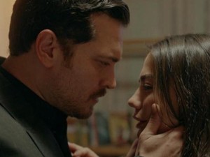 'Eşref Rüya' aşkın kollarında