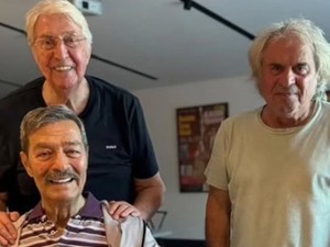 Dostlarından Kadir İnanır'a ziyaret