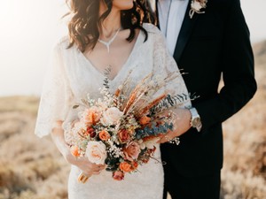 Gelin çiçeği nasıl seçilir? Damat yaka çiçeğiyle uyumu yakala!