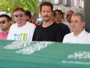 Uraz Kaygılaroğlu'nun acı günü! Dedesini son yolculuğuna uğurladı