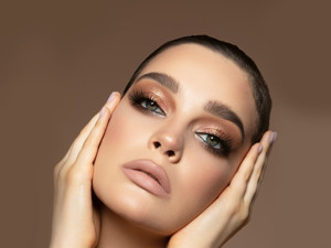 Renkli ve doğal bahar makyajı