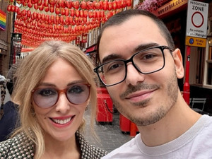 Zerrin Tekindor'a oğlu Hira'dan doğum günü kutlaması