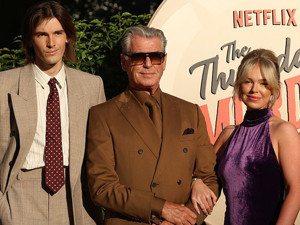 Pierce Brosnan, torunu Isabella ve oğlu Dylan göz kamaştırdı