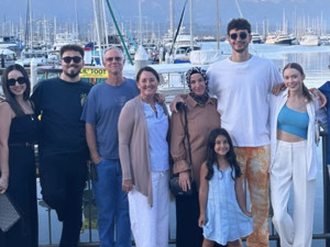 Alperen Şengün ve Hannah Cherry'nin aileleri bir arada