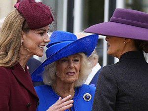 Camilla, Prenses Kate Middleton'u eliyle uyardı: