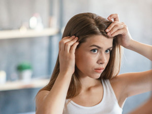 Dermatologlara göre saçınızı yeterince yıkamadığınızın 8 işareti