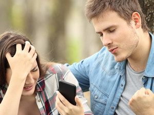 İlişkilerde duygusal manipülasyon: Gaslighting'ten korunmak